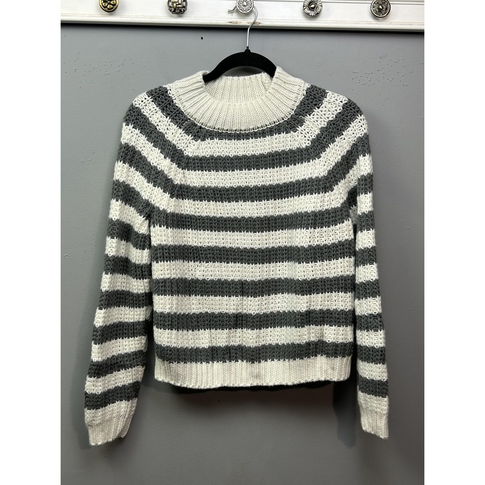 Ivy + Main Sweater Womens Medium White Gray‎ Striped Crewneck Knit Pullover